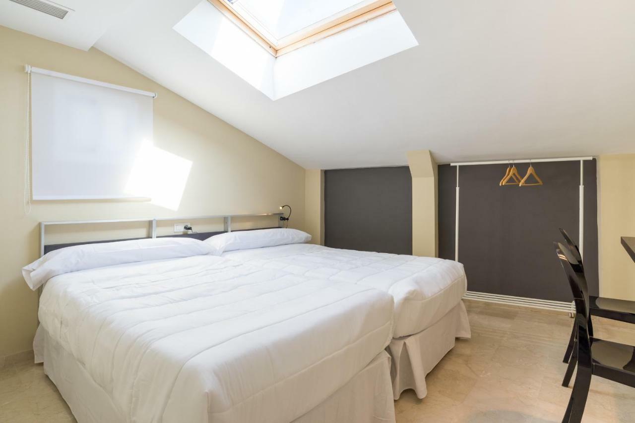Gr3-Renovated Apt Next To Old Town With Cozy Terrace Lägenhet Málaga Exteriör bild